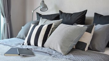 stylish-bedroom-interior-design-with-black-patterned-pillows-on